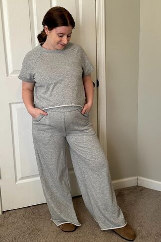 Pinkblush Heather Basic Tee ومجموعة أمومة بانت عريضة الساق in Saudi Arabia