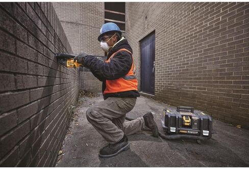 DeWalt Flexvolt 60V Max* Grinder مع مجموعة فرامل الركل ، 4-1/2 بوصة إلى 6 بوصة (DCG418x2) in Saudi Arabia