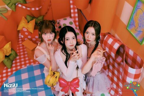 Niziu اضغط على تشغيل 1st Single Album Prose CD+88P Photobook+2p Photocard+1ea photocard frame+1p postcard+1ea sticker+Tracking Sealed in Kuwait