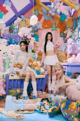 Niziu اضغط على تشغيل 1st Single Album Prose CD+88P Photobook+2p Photocard+1ea photocard frame+1p postcard+1ea sticker+Tracking Sealed in Kuwait