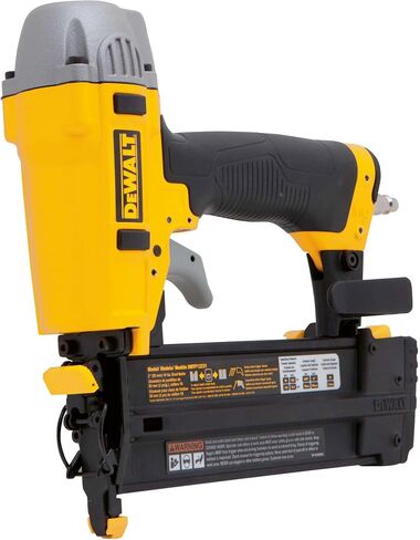 ضاغط الهواء فانكال ديوالت مع 165 كحد أقصى PSI و 2.6 CFM @ 90 psi و 18 Gauge Brad Nailer Kit Kit in Saudi Arabia