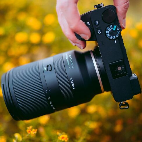Tamron 18-300mm f/3.5-6.3 DI III-A VC VXD Lens (E-MOUNT) مع جناح البرامج ، وحالة الكاميرا ومجموعة الملحقات ، وقارئ بطاقة SD 2 في 1 وحالة حمل (6 عناصر) in Saudi Arabia