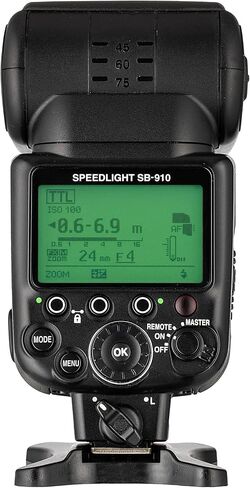 Nikon SB-910 Speedlight Flash | فلاش عالي الطاقة على الكاميرا DSLRS (4809) + AA بطاريات قابلة لإعادة الشحن + فلاش براكيت + طقم التنظيف in Saudi Arabia