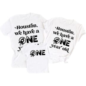 هيوستن لدينا قميص عمره سنة واحدة ، أول رحلة حول ساحة الشمس موضوع الطفل الأول عيد ميلاد مطابقة للقمصان العائلية in Kuwait
