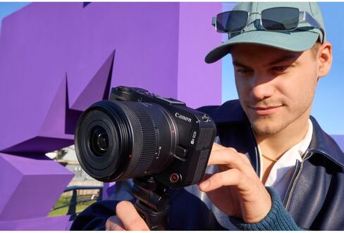 Canon EOS R50 V Camera + 14–30 مم عدسة تكبير الطاقة (6895C012) | 24.2MP APS-C | 4K60p فيديو | شاشة الوجه | All-In-One Vlogging للمبدعين + برنامج الصور + 64 جيجابايت بطاقة + أكثر (متجددة) in Saudi Arabia