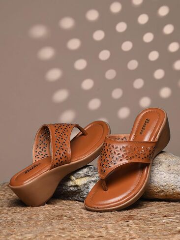Bata Women's Rimini Thong Slippers | الكعب الأنيق الكعب الصنادل مع سرير القدم المبطن | فاصل إصبع القدم و wedge flip flop | زلة مريحة للعمل غير الرسمي | ملابس احتفالية ومساء in Kuwait
