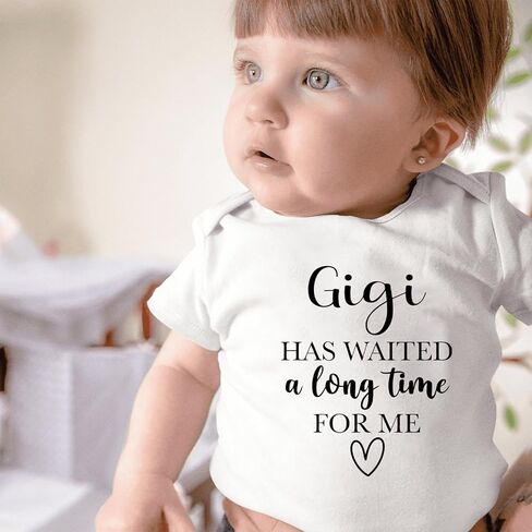 انتظر Mimi/Gigi وقتًا طويلاً بالنسبة لي إعلان الطفل اللطيف الذي يكشفه الجدة (0-6 أشهر ، رومبير Gigi-short) in Kuwait
