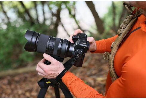 عدسة Tamron مقاس 50-400 مم f/4.5-6.3 Di III VC VXD متوافقة مع Nikon Z Mount مع فلتر للأشعة فوق البنفسجية مقاس 67 مم + مجموعة تنظيف الكاميرا + قلم عدسة + حافظة غطاء العدسة + قطعة قماش للتنظيف من الألياف الدقيقة (6 قطع) in Kuwait