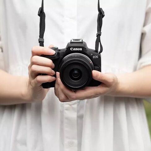 Canon EOS R50 Mirrorless Camera (أسود) مع RF-S 18-45mm F4.5-6.3 هي حزمة STM Lens 5811C012 مع حقيبة التصوير الفوتوغرافي DECO + 2 بطارية + ترايبود + علامات زاوية واسعة in Kuwait