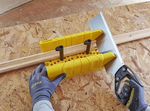 Stanley 1-20-600 Saw Storage Miter Box مع المنشار ، الأسود in Saudi Arabia