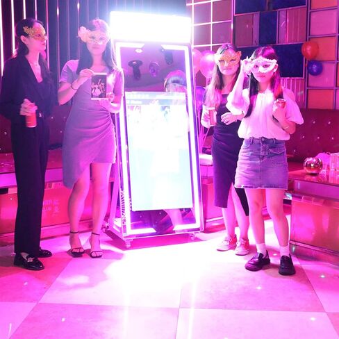 كشك صور Magic Mirror Photo ، 65 '' Mirror Photo Booth ، شاشة 43 '' in Kuwait