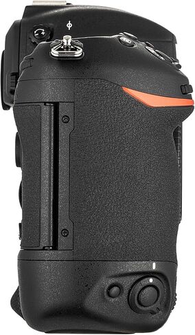 Nikon D5 DSLR Camera Body (1557) 20.8 MP FX-Format CMOS Sensor ، Expeed 5 Processor ، 12 FPS ، 4K UHD Video ، 153-POINT AUTOFUS ، فتحات بطاقة XQD المزدوجة + MIC MIC + 64GB CARD + أكثر (متجددة) in Saudi Arabia