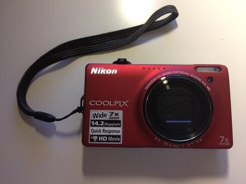 Nikon Coolpix S6000 14 MP الكاميرا الرقمية مع ZOOM لخفض الاهتزاز البصري 7x (VR) وشاشة LCD 2.7 بوصة (أحمر) in Kuwait