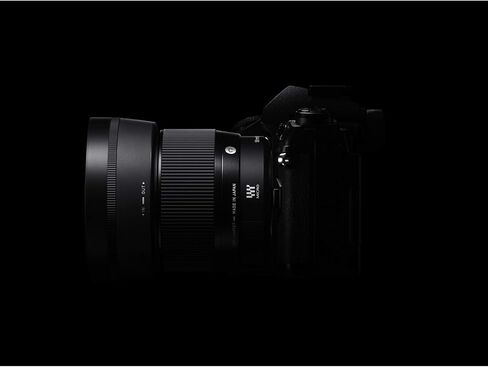 Sigma 56mm F1.4 DC DN العدسة المعاصرة للكاميرات Sony E-Mountless 351965 مع حقيبة تصوير Deco Gear Backpack + UV Polarizer FLD Filter Kit and Association in Kuwait