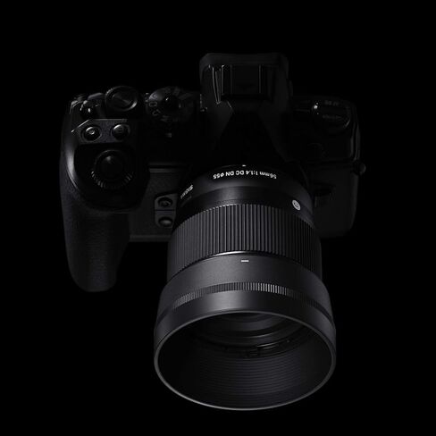 Sigma 56mm F1.4 DC DN العدسة المعاصرة للكاميرات Sony E-Mountless 351965 مع حقيبة تصوير Deco Gear Backpack + UV Polarizer FLD Filter Kit and Association in Kuwait