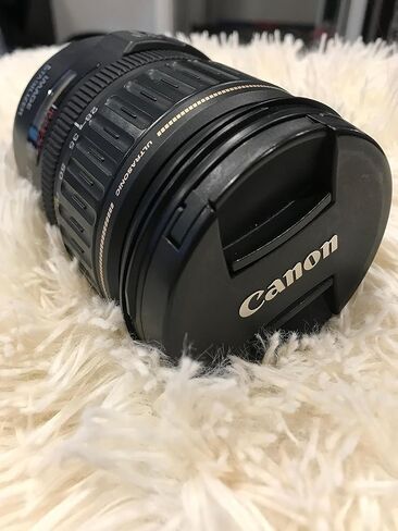 Canon EF 28-135mm f/3.5-5.6 هي عدسة تكبير USM القياسية لكاميرات Canon SLR-صندوق أبيض in Kuwait