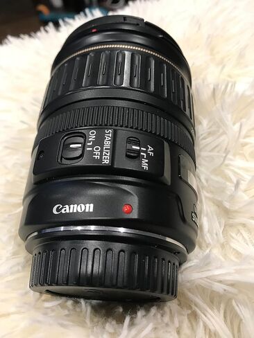 Canon EF 28-135mm f/3.5-5.6 هي عدسة تكبير USM القياسية لكاميرات Canon SLR-صندوق أبيض in Kuwait