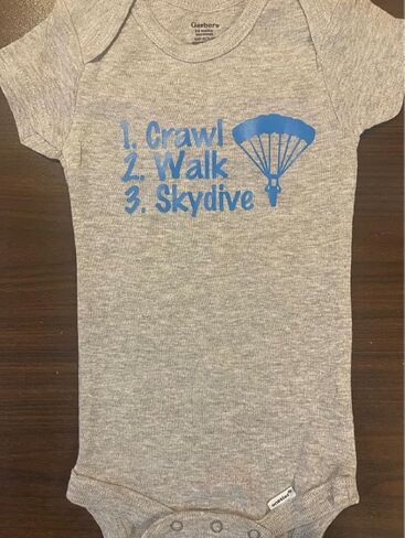 زحف المشي القفز بالمظلات المخصصة للأطفال ® ® kit Skydiving Onesie ® قطعة واحدة in Kuwait