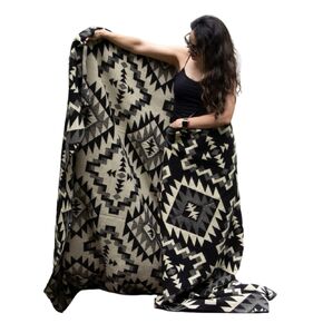 Alpaca Wool Blanket 80"x90", Hypoallergenic, Soft, Lightweight, Handwoven, Queen Size. Natural black color