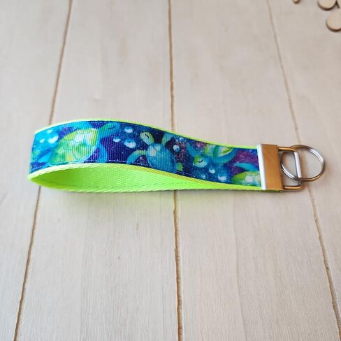 سوار معصم سلحفاة بحرية، استوديو جولي إن جي، مصنوع يدويًا، حبل سيارة على شكل سلحفاة خضراء نيون، سلسلة مفاتيح على شكل حيوانات المحيط الاستوائي in Kuwait