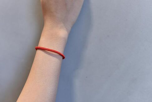 أساور حماية قوية بعقدة فاجرا مصنوعة يدويًا من التبت للأولاد والبنات والنساء والرجال، سلسلة حمراء هدية للمصير والحب (15 سم (5.9 بوصة)) in Kuwait