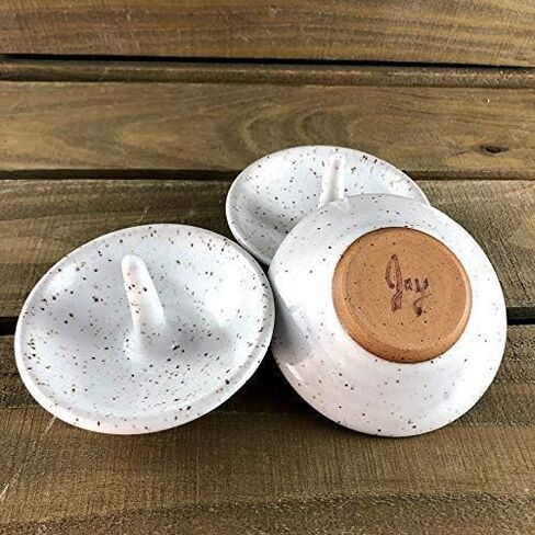 Pottery Jewelry Ring Holder in Speckled White in Saudi Arabia