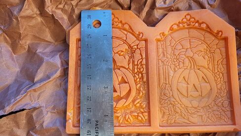 الهالوين، قالب سيليكون زجاجي ملون للحلوى، والراتنج، وموضوع القرع الآمن للطعام (جزءان) in Kuwait