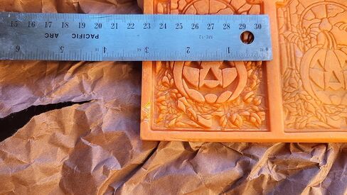 الهالوين، قالب سيليكون زجاجي ملون للحلوى، والراتنج، وموضوع القرع الآمن للطعام (جزءان) in Kuwait