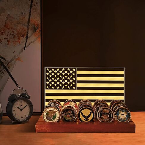 عرض عملة التحدي المضيئة من الأمونيت، حامل عملات العلم الأمريكي مع لون أبيض دافئ من الخشب الصلب الخفيف 4 صفوف حامل خشبي هدية عملات تحدي الوقوف للجيش العسكري له الأب in Kuwait