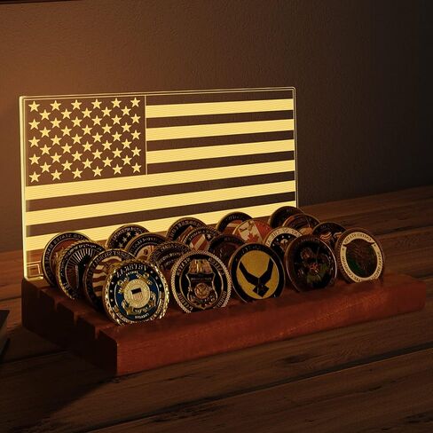 عرض عملة التحدي المضيئة من الأمونيت، حامل عملات العلم الأمريكي مع لون أبيض دافئ من الخشب الصلب الخفيف 4 صفوف حامل خشبي هدية عملات تحدي الوقوف للجيش العسكري له الأب in Kuwait