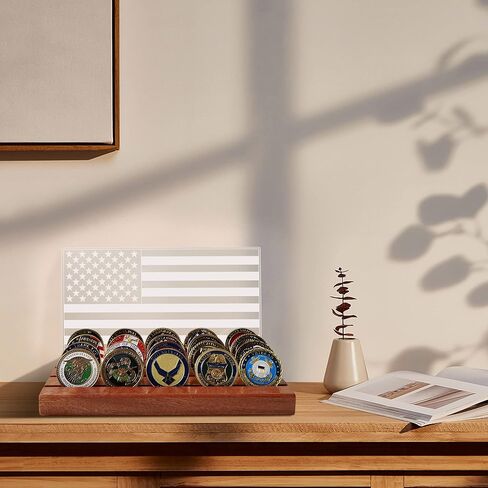 عرض عملة التحدي المضيئة من الأمونيت، حامل عملات العلم الأمريكي مع لون أبيض دافئ من الخشب الصلب الخفيف 4 صفوف حامل خشبي هدية عملات تحدي الوقوف للجيش العسكري له الأب in Kuwait