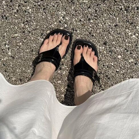 يتخبط كعب القطط الجلدية للنسخة من القمامة المعدنية مع الإبزيم المعدني غير الرسمي المريح الناعم الناعم الواسع ثونغ منخفض الكعب المربع صندل شرائح إصبع القدم في الصيف in Kuwait