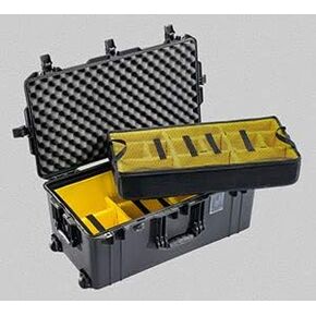 Pelican Black 1626 Case ، مع عجلات. يأتي مع فواصل صفراء مبطنة. in Kuwait