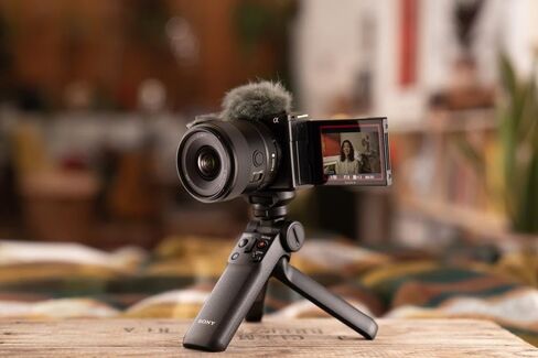 Sony E 11 مم F1.8 | APS-C العدسة الواسعة الزاوية الواسعة (SEL11F18) (متجدد) in Saudi Arabia