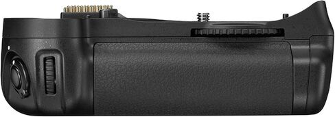 Nikon MB -D10 Multi Power Battery Pack for Nikon D300 & D700 Digital SLR Cameras - عبوات البيع بالتجزئة in Kuwait
