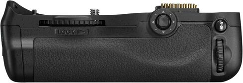 Nikon MB -D10 Multi Power Battery Pack for Nikon D300 & D700 Digital SLR Cameras - عبوات البيع بالتجزئة in Kuwait