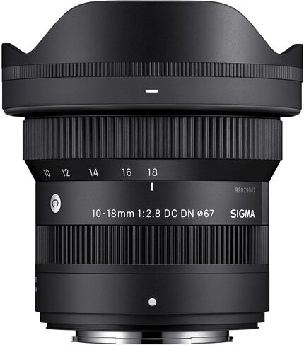 Sigma 10-18mm f/2.8 DC DN Contemporary Fujifilm X (207975) حزمة. عدسة مضغوطة وخفيفة الوزن ومثالية للصور الاحترافية وحفلات الزفاف الداخلية/في الهواء الطلق والسفر واستخدام الصور + الملحقات in Kuwait