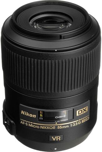 Nikon 85mm F/3.5g AF-S DX Micro Nikkor ED (VR-II) عدسة-حزمة مع مجموعة مرشحات 52 مم مؤيدية ، Lenscap مقود ، طقم تنظيف العدسات الاحترافية in Kuwait