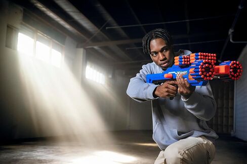 X-Shot Insanity Bezerko من ZURU مع 48 سهمًا وتقنية الجيب الهوائي وتخزين السهام، لعبة خارجية للأولاد والبنات والمراهقين والبالغين in Kuwait