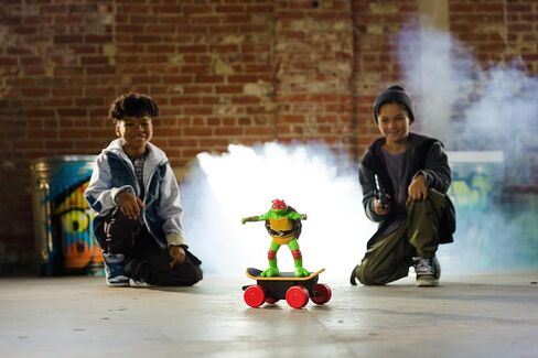 Teenage Mutant Ninja Turtles Raphael Cowabunga Skate RC - Imitates Real Skate Tricks - 2.4 GHz Remote Control - Ages 3+ in Saudi Arabia