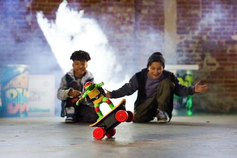 Teenage Mutant Ninja Turtles Raphael Cowabunga Skate RC - Imitates Real Skate Tricks - 2.4 GHz Remote Control - Ages 3+ in Saudi Arabia