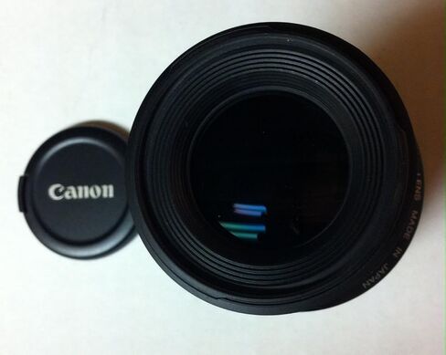 تستخدم عدسة Canon 80-200mm F4.5-5.6 II (متجددة) in Kuwait