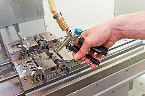 HAZET 2-Way Blow-Out Gun 9040-4 - Air Connection on Head or Handle, Suitable for Removing Fine Dirt in Hard-To-Reach Places - with Robust Aluminum Housing in Kuwait
