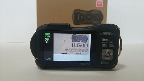 Pentax WG-10 (أحمر) 14.0 ميجابكسل مقاوم للماء مقاوم للماء والكاميرا الرقمية المقاومة للصدمات 1/2.3 بوصة مستشعر CCD ، تثبيت الصور (متجدد) in Saudi Arabia