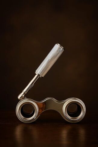 مناظير نحاسية عتيقة مع لهجات اللؤلؤ الزخرفية | تلسكوب spyglass العتيقة | عدسات مزدوجة 9 سم | تحصيل بحري | هدية مضغوطة ، وظيفية وزخرفية in Kuwait