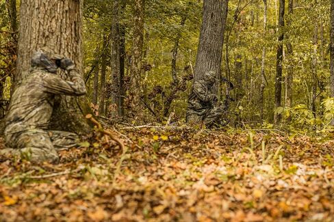 سترة بغطاء رأس مموهة قياسية للرجال من Mossy Oak مصنوعة من الصوف لأداء الصيد in Saudi Arabia