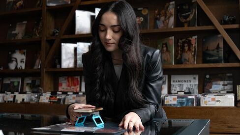 SightStand Phone Stand Mashifier with Clip-On Focus Lens-Universal Smartphone Resulter for Reading Assistance-قبضة قوية ، قابلة للتعديل ، آمنة ، متينة ، تعمل مع أي هاتف in Saudi Arabia