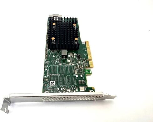 9500-8I بطاقة واجهة HBA/محول داخلي SAS 05-50077-03 BROADCOM HBA 9500-8I in Kuwait