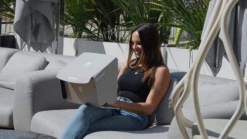 Laptop Sun Shade for Working Outside, SunShader Pro 5 (Size: L) - Patent 10963010 in Saudi Arabia