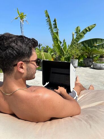 Laptop Sun Shade for Working Outside, SunShader Pro 5 (Size: L) - Patent 10963010 in Saudi Arabia